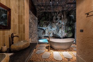 Standard Villa, Pool View | Bathroom