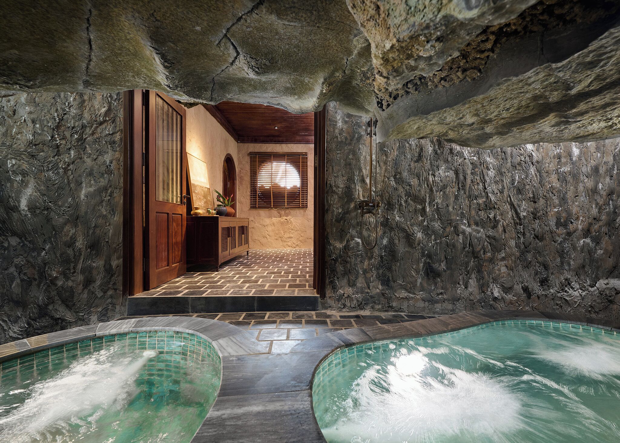 Deluxe-bungalow, näköala puutarhaan | Kylpyhuone | Hiustenkuivaaja, tohvelit, pyyhkeet, saippua