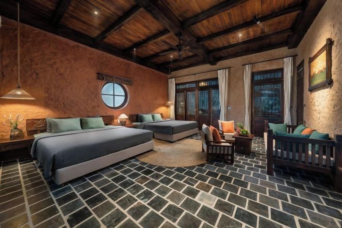 Premium bedding, minibar, desk, soundproofing