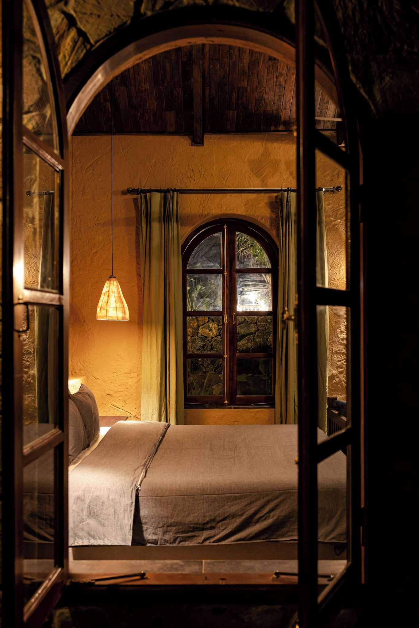 ห้องดีลักซ์ดับเบิล, อ่างอาบน้ำ | เครื่องนอนระดับพรีเมียม, มินิบาร์, โต๊ะทำงาน, ห้องเก็บเสียง