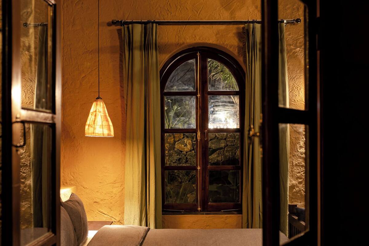 Deluxe Double Room, Bathtub | Premium bedding, minibar, desk, soundproofing