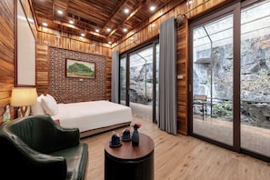 Villa estándar, vistas a la piscina | Ropa de cama de alta calidad, minibar, escritorio