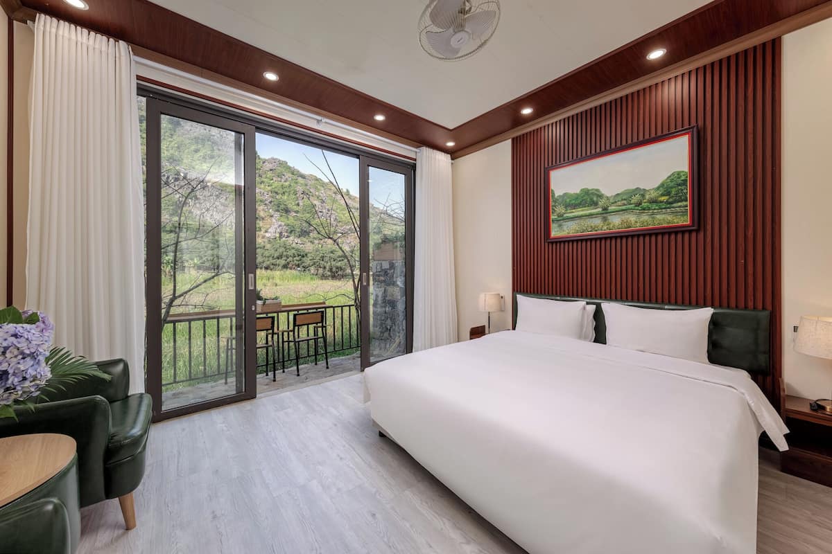 Standard Double Room, Mountain View | Premium bedding, minibar, desk, soundproofing
