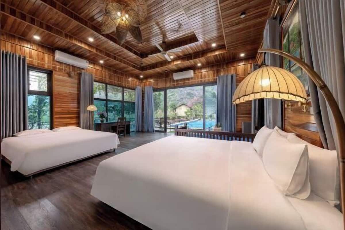 Peralatan tempat tidur premium, bar mini, meja, kalis bunyi