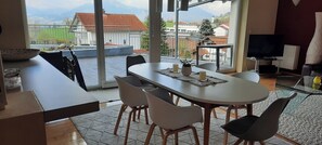 Dining - Apartment 'Ferienwohnung Panoramablick' with Mountain View, Private Terrace and Wi-Fi (Rettenberg)
