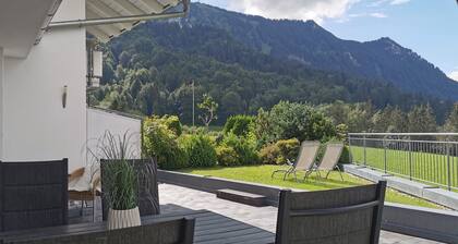 Ferienwohnung Panoramablick" mit Bergblick, privater Terrasse und Wi-Fi