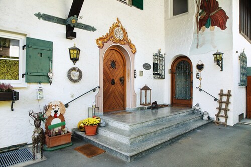 Holiday Home 'Alpen Lodge' with Mountain View, Private Terrace and Wi-Fi