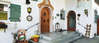 Holiday Home 'Alpen Lodge' with Mountain View, Private Terrace and Wi-Fi