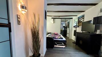 1 slaapkamer, een bureau, een strijkplank/strijkijzer, gratis wifi