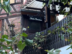 Exterior detail - Apartment "Kalles Tochter" with Private Outdoor Area and Wi-Fi (Melsungen)