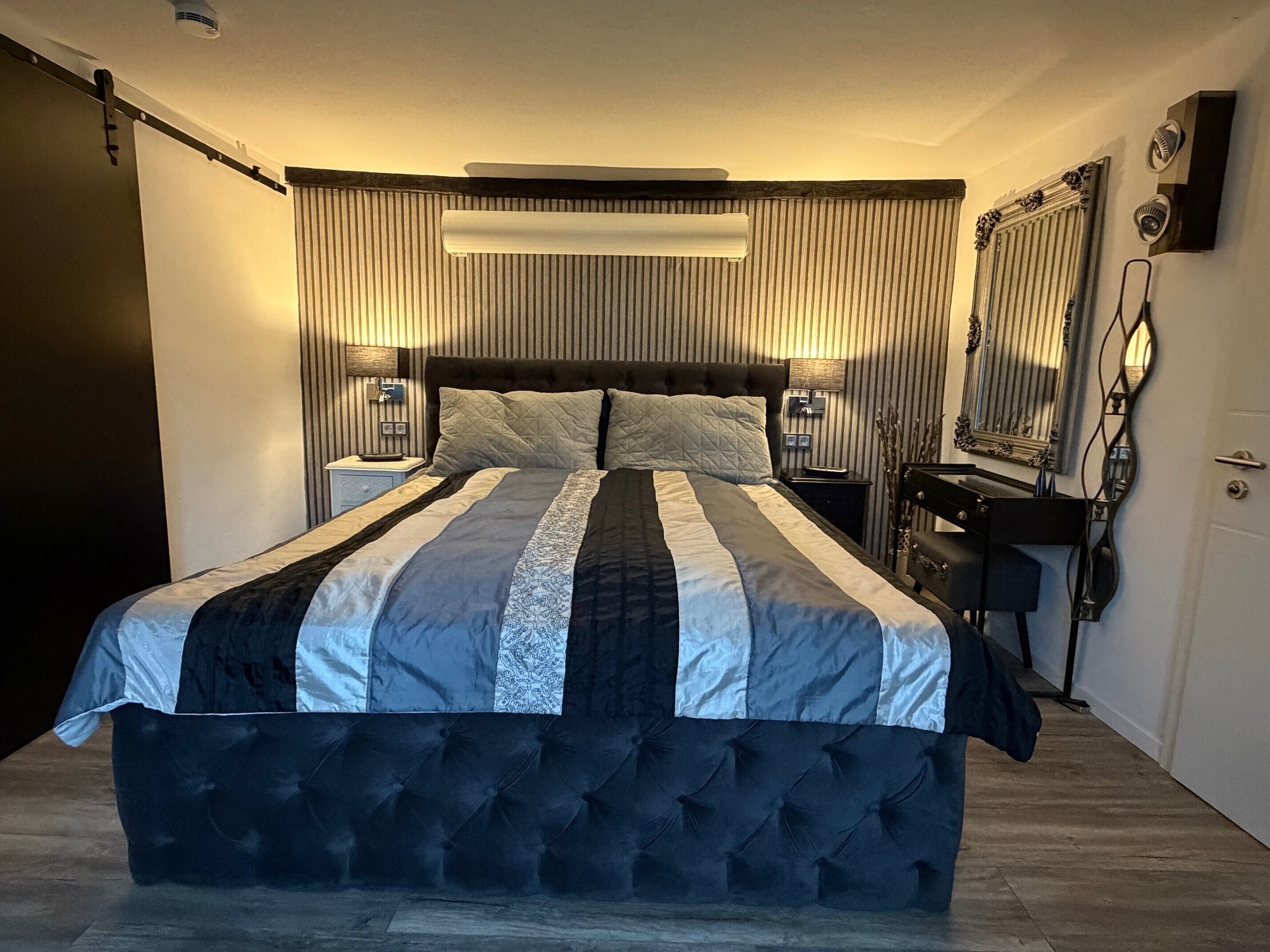 1 slaapkamer, een bureau, een strijkplank/strijkijzer, gratis wifi