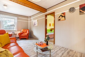 TV, stereo - Holiday Home 'Wohlfühlurlaub' with Private Terrace and Private Garden (Grabowhöfe)