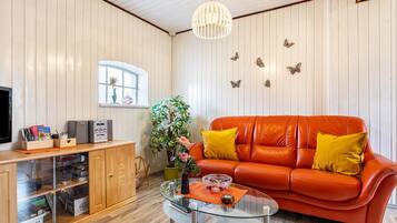 Una televisión, un reproductor estéreo