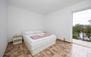 1 dormitorio, tabla de planchar con plancha, cuna de viaje y wifi gratis