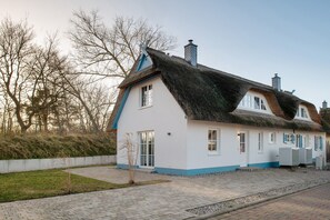 Exterior - Holiday Home Mühlenperle with Private Terrace, Garden, Sauna & Parking, Baltic Sea, Stove (Boiensdorf OT Stove)