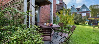 Apartment 'Kleine Ella Pellworm' with Private Terrace, Shared Garden and Wi-Fi