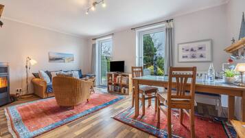 TV, lareira, DVD player, aparelho de som