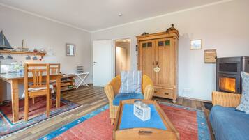 TV, lareira, DVD player, aparelho de som