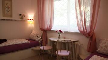 3 bedrooms, iron/ironing board, free WiFi, bed sheets