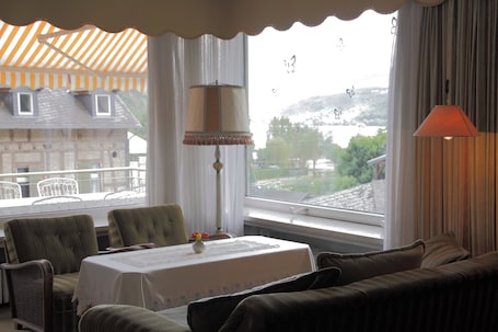 Interior. Cozy Spacious Holiday Apartment with Large Balcony, Rhine View, and Piano