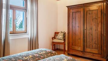 4 Schlafzimmer, Schreibtisch, Bügeleisen/Bügelbrett, kostenloses WLAN