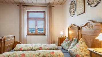 4 Schlafzimmer, Schreibtisch, Bügeleisen/Bügelbrett, kostenloses WLAN