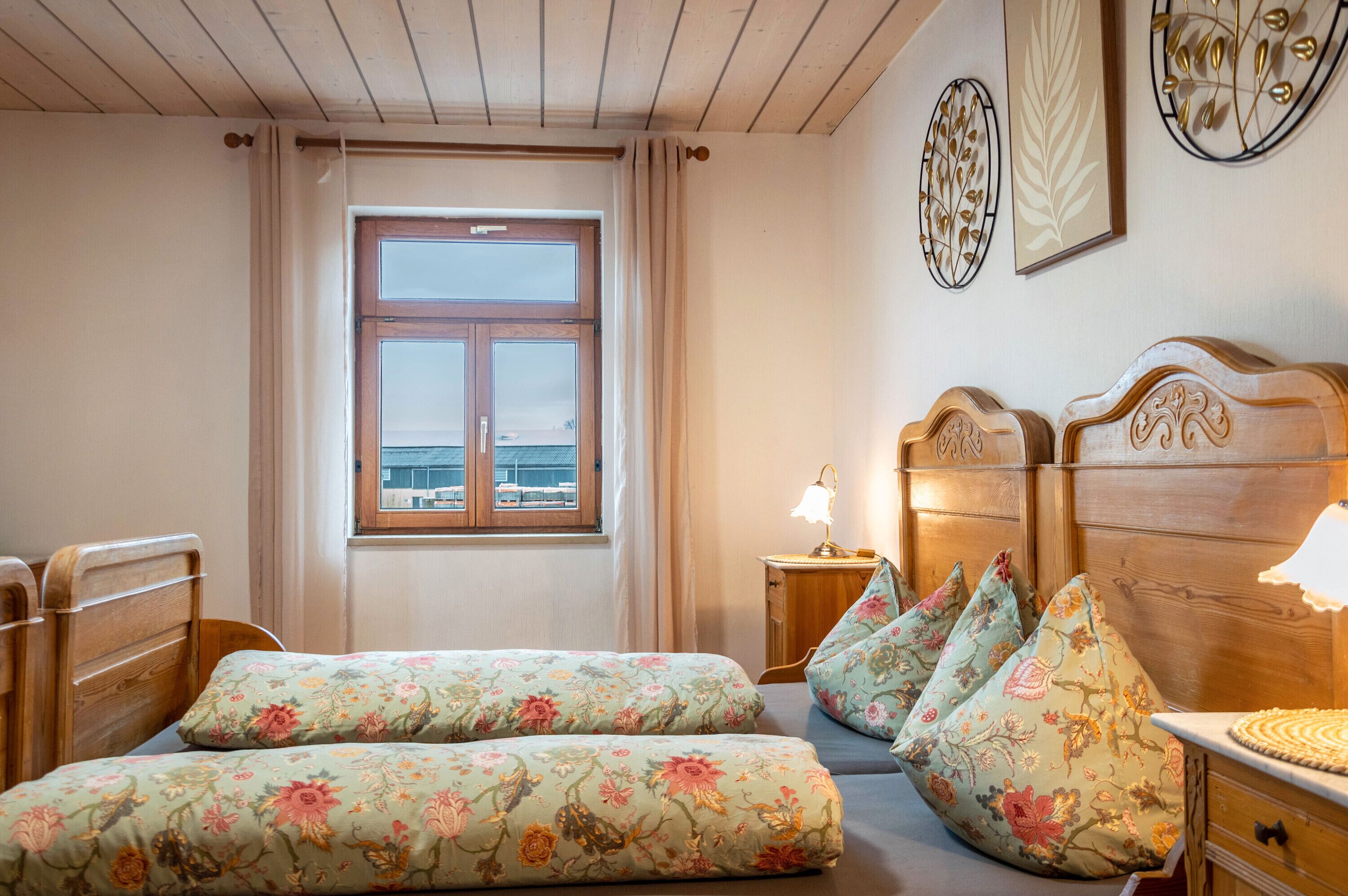 4 habitaciones, tabla de planchar con plancha y wifi gratis 