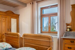 4 habitaciones, tabla de planchar con plancha y wifi gratis 