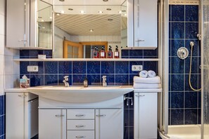 Shower, free toiletries, hair dryer, towels