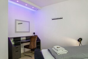 2 bedrooms, iron/ironing board, free WiFi, bed sheets