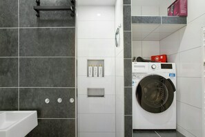 Interior - Apartment 'Neuburg 6 - New' with Balcony and Wi-Fi (Neuburg an der Donau)