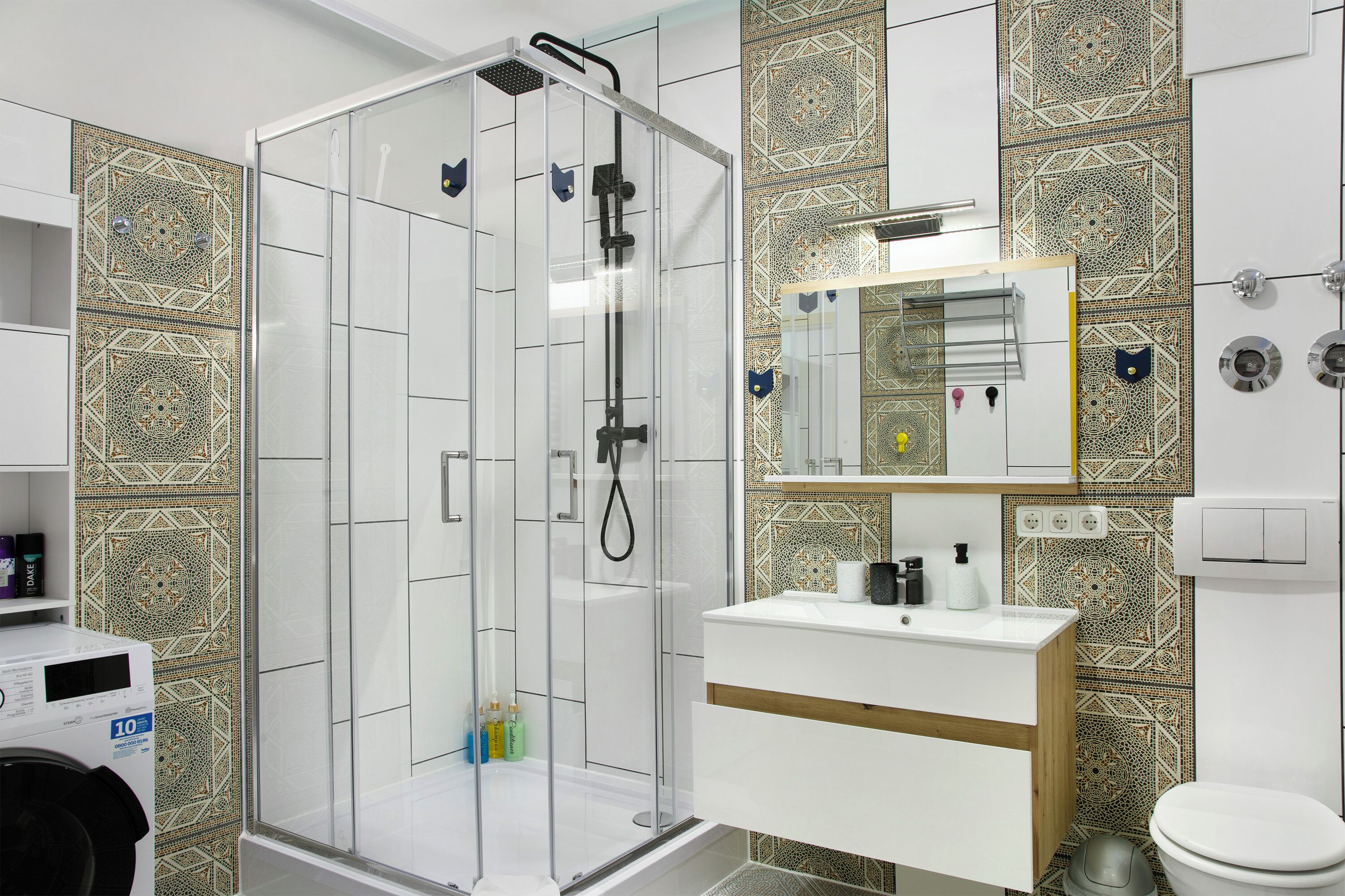 Suihku, hiustenkuivaaja, pyyhkeet