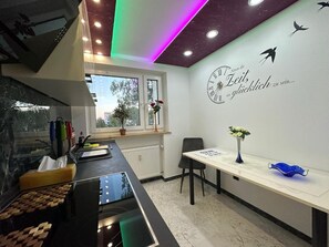 Frigorífic, microones, forn i placa de cuina