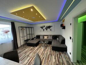 TV - Apartment 'Neuburg 4 - New' with Balcony and Wi-Fi (Neuburg an der Donau)