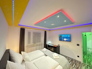 1 habitación, tabla de planchar con plancha, wifi gratis y ropa de cama 