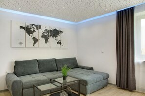TV - Apartment 'Neuburg 2 - New' with Balcony and Wi-Fi (Neuburg an der Donau)