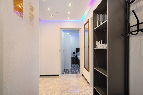 Ferienwohnung 'Modern Apartments Neuburg 3' mit Parkplatz, Balkon und Wi-Fi