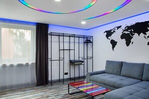 TV - Apartment 'Neuburg 3 - New' with Balcony and Wi-Fi (Neuburg an der Donau)