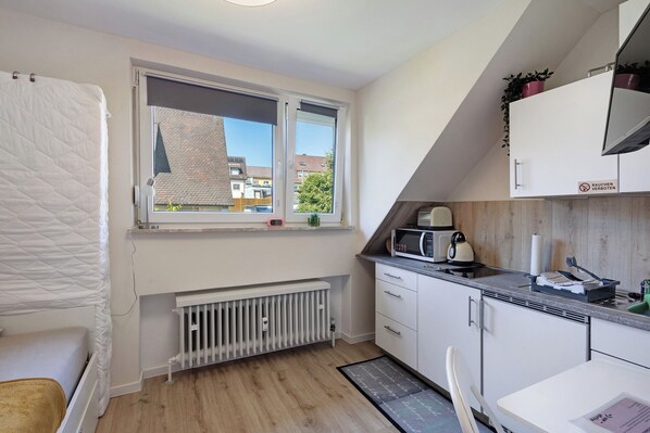 Fridge, microwave, stovetop, electric kettle