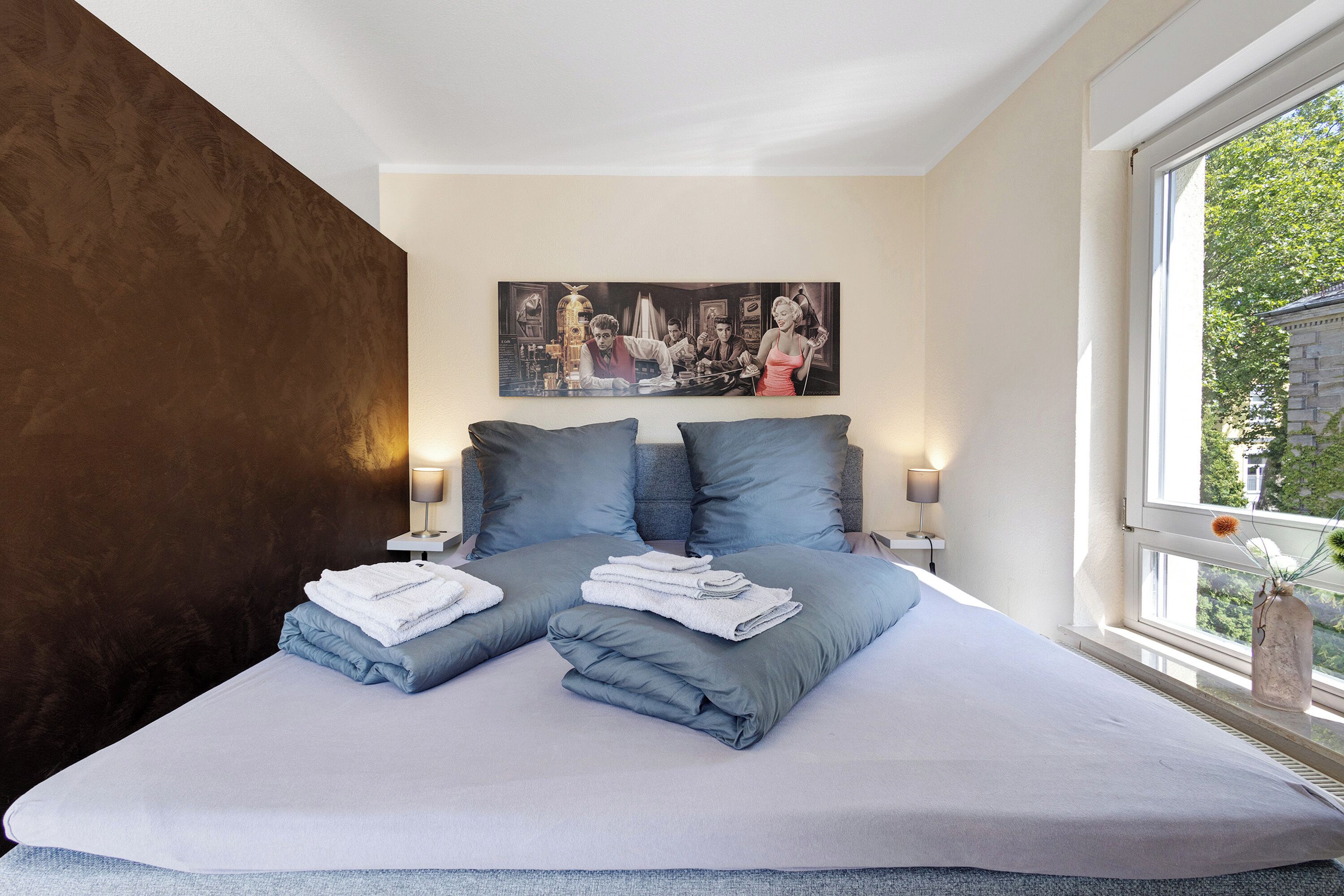 Fer et planche à repasser, Wi-Fi gratuit, draps fournis