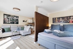 Tabla de planchar con plancha, wifi gratis y ropa de cama 