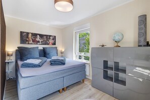 Iron/ironing board, free WiFi, bed sheets