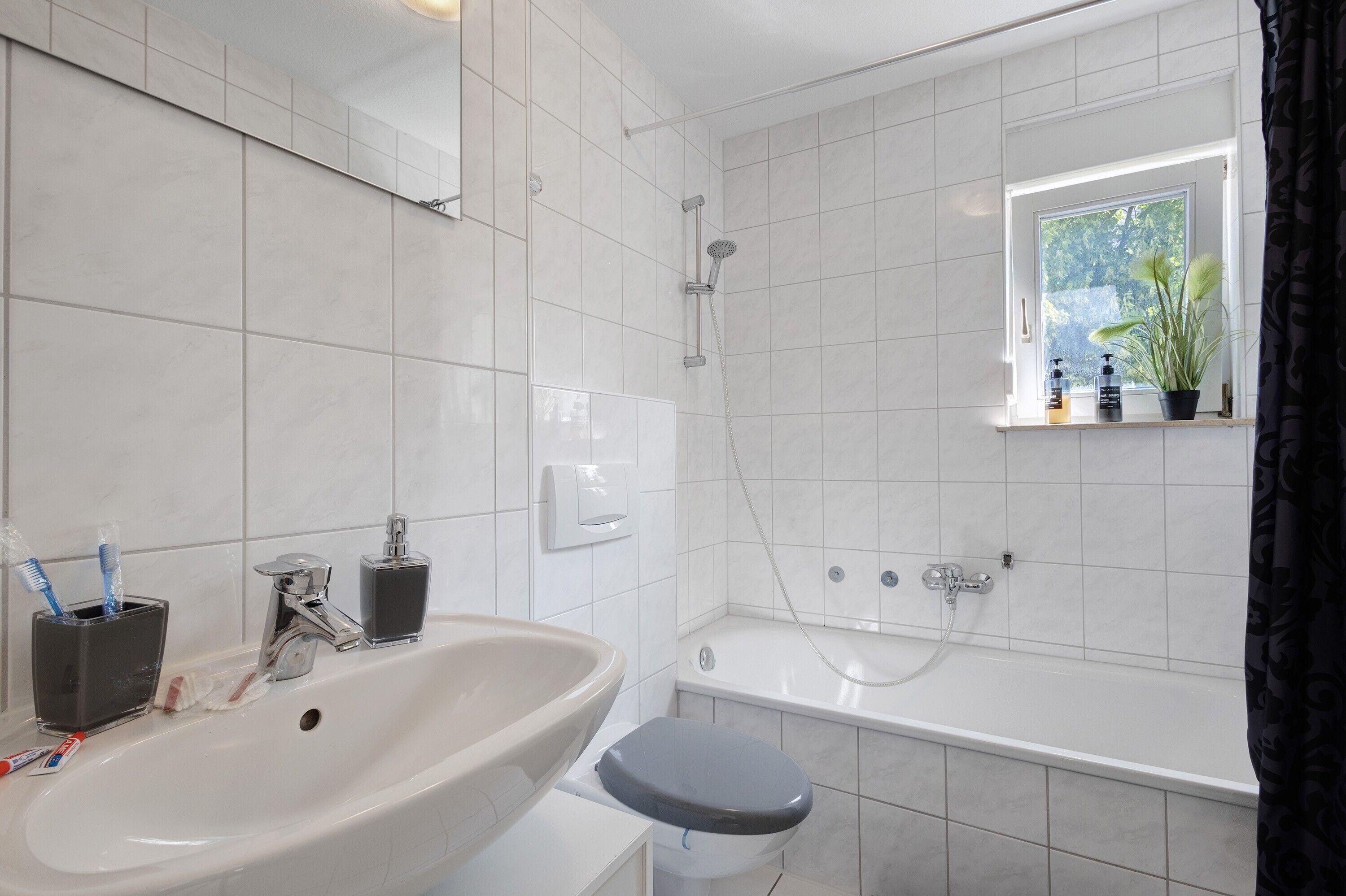 Dusche, Haartrockner, Handtücher