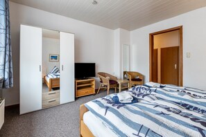 2 bedrooms, iron/ironing board, free WiFi, bed sheets - Apartment 'Groth's' with Shared Terrace, Shared Garden and Wi-Fi (Lunden)