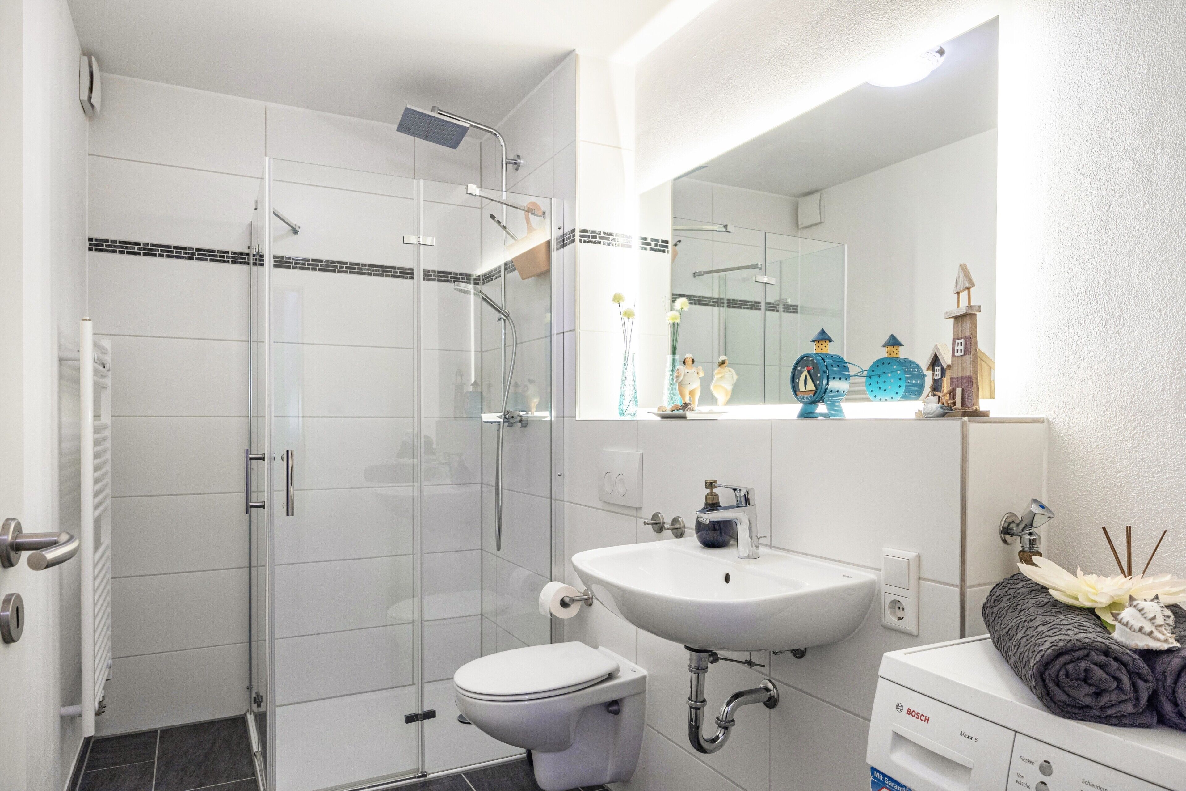 Dusche, Haartrockner, Handtücher