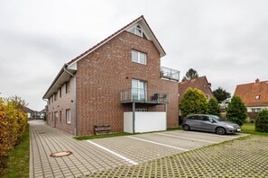 Exterior - Apartment 'Ferienwohnung Neu Wulmstorf' with Balcony (Neu Wulmstorf)