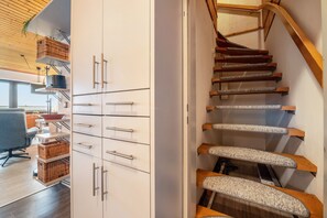 Interior - Apartment 'Ferienwohnung 27 Sandbank, 80 Qm' with Sea View, Balcony and Wi-Fi (Wangerland)