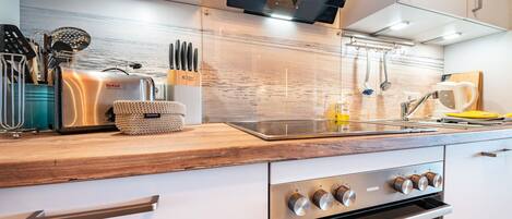 Geladeira, fogão, cooktop, lava-louças