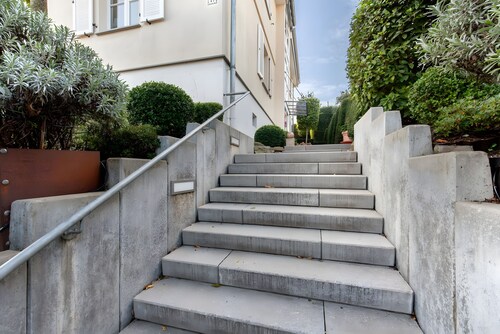 Ferienzimmer 'Taunus-Zimmer Skyline-Blick' mit Wi-Fi