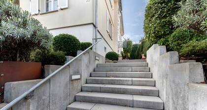 Ferienzimmer 'Taunus-Zimmer Skyline-Blick' mit Wi-Fi